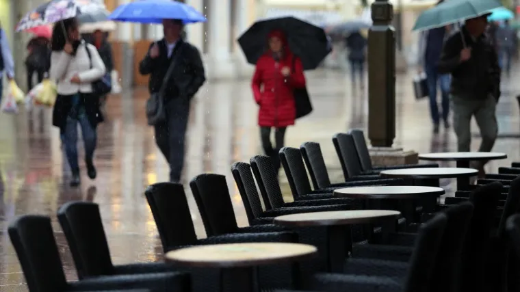 Čekaju nas pljuskovi, grmljavine i skliski kolnici