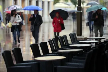 Čekaju nas pljuskovi, grmljavine i skliski kolnici