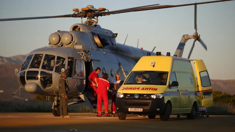 Helikopteri s otoka prevezli sedam pacijenata, među njima je i jedna beba
