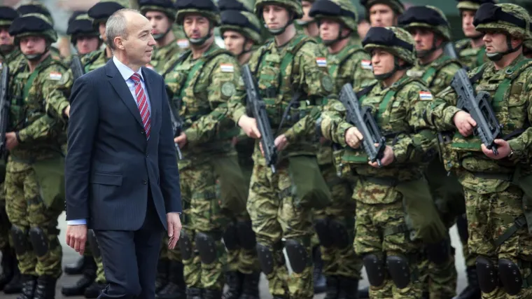 'Vraćamo vojsku u gradove, a vojnicima oduzeta materijalna prava'