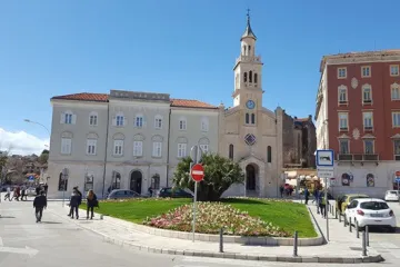 'Sve je izmišljeno; Izvrstan je čovjek, on me i vjenčao'