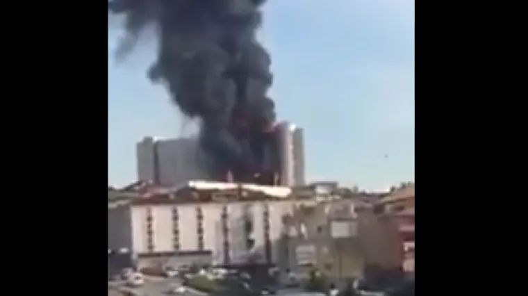 Gori nekoliko katova, evakuiraju pacijente