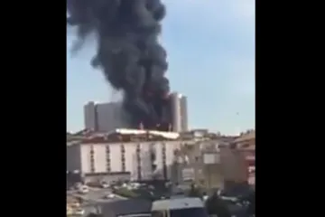 Gori nekoliko katova, evakuiraju pacijente