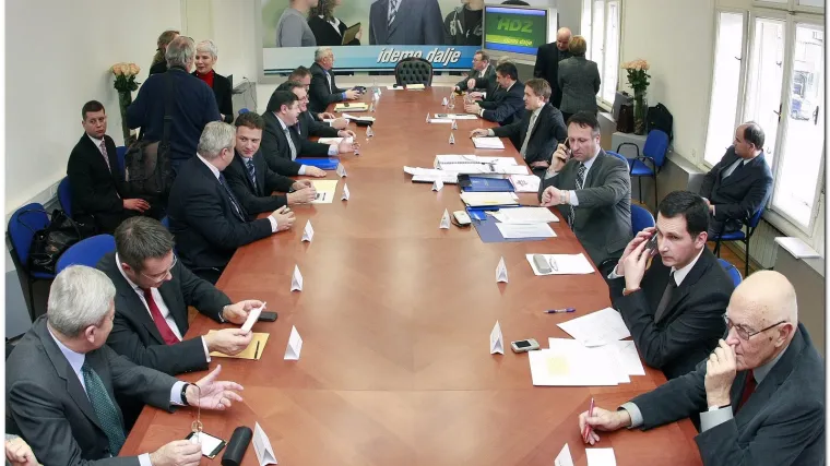 Trzavice u Vladi: sastalo se Predsjedni&scaron;tvo HDZ-a, nijedna strana ne popu&scaron;ta