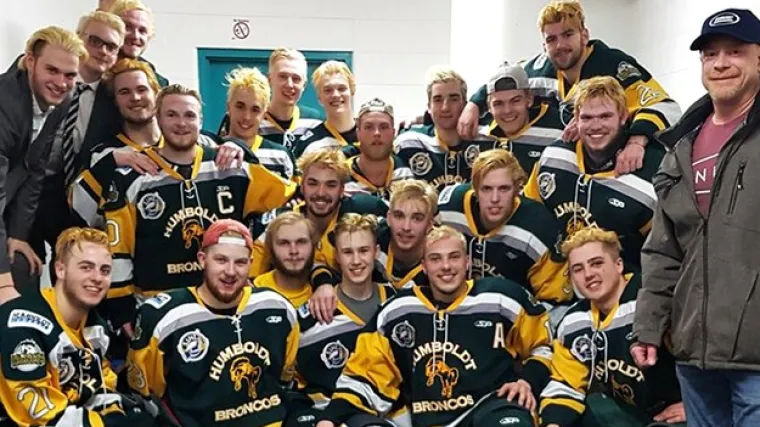 Stra&scaron;na tragedija u Kanadi: 14 mladih hokeja&scaron;a preminulo u te&scaron;kom sudaru