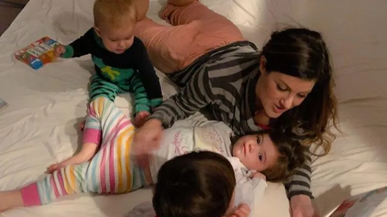 Mama troje djece instalirala kameru u sobu i pokazala koliko zapravo mame (ne)spavaju...