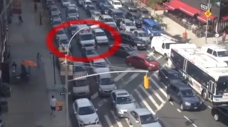 Gdje je nestala empatija? Mnoge je vozače ba&scaron; briga za sirene hitne pomoći