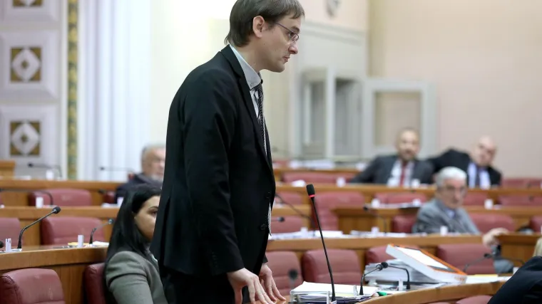 'Svijet u kojem se odigrava nasilje nije svijet vjere, to je svijet mrtvih bogova': govor Marka Vučetića oduševio građane