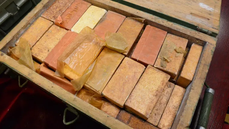 Vozač iz BiH s dva kilograma TNT-a u skrivenom pretincu krenuo prema Hrvatskoj: preduhitrila ga talijanska policija