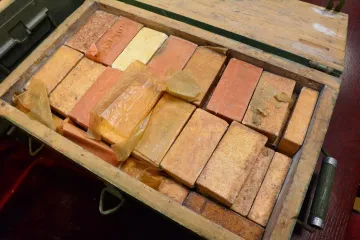 Vozač iz BiH s dva kilograma TNT-a u skrivenom pretincu krenuo prema Hrvatskoj: preduhitrila ga talijanska policija