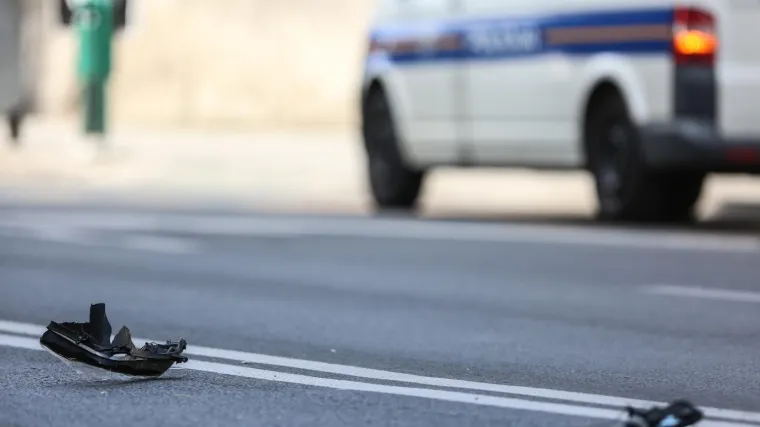 Prometna nesreća kod Osijeka: zbog neprilagođene brzine motociklist sletio s ceste i preminuo