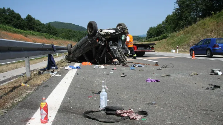 Jedna je osoba poginula, a tri su ozlijeđene