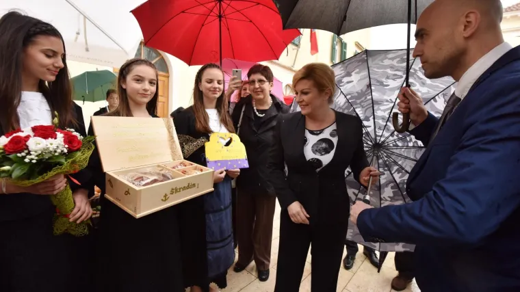 Grabar Kitarović: '&Scaron;ibensko-kninska županija pokazala da se može stvoriti dobra poduzetnička klima'