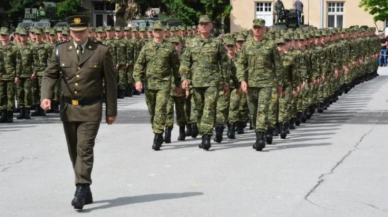 Krstičević ispratio karlovački kontigent HV-a u Libanon: 'Budite predstavnici prave, pobjedničke Hrvatske!'