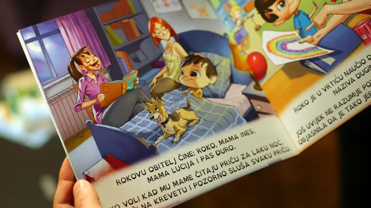 'Otkud takvim obiteljima djeca?!' Sisačka knjižnica predstavila 'Moju duginu obitelj', a dio publike došao provocirati