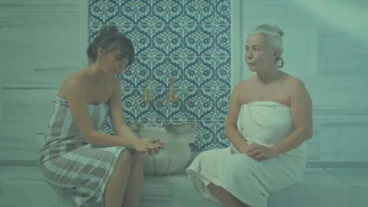 Hoće li Sureja uspjeti pred svima skrivati Esminu tajnu vezu? (Istanbulska nevjesta)