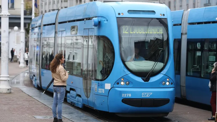 U 12-ici preminuo mu&scaron;karac, promet je na Ozaljskoj obustavljen