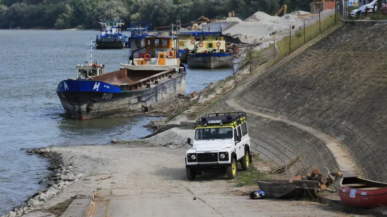 Mu&scaron;karac i žena uspjeli isplivati na obalu