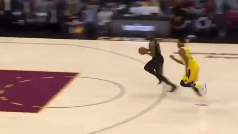 Znate li koliko puta LeBron udari loptom po parketu u kontri s gotovo drugog kraja terena? Jednom