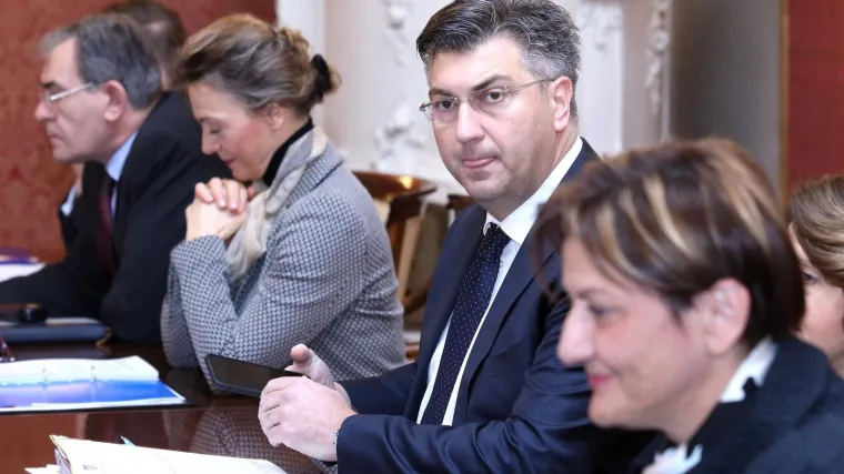 Pavić uvjerava javnost da to nije 'bildanje administracije'