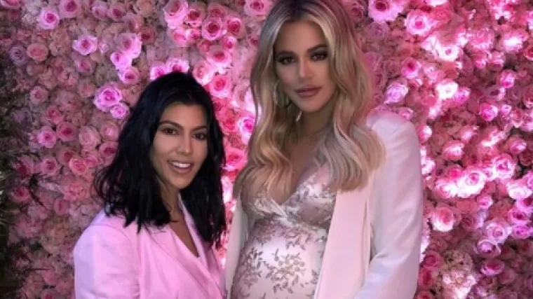 Khlo&eacute; prvi put nakon poroda progovorila o majčinstvu i svojim sestrama