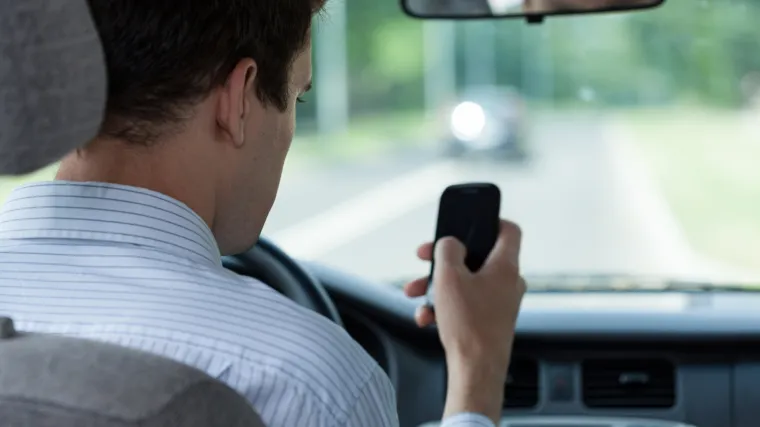 Ministarstvo zdravstva o zračenju mobitela: 'Umjesto poziva &scaron;aljite poruke'