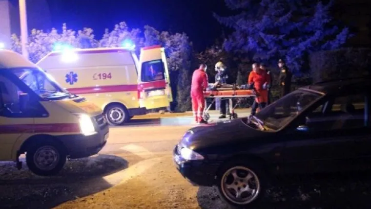 Trojica mladića te&scaron;ko ozlijeđeni: Golfom probili ogradu i uletjeli u dvori&scaron;te obiteljske kuće