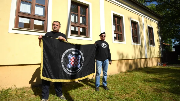 Pogledajte govor HOS-ovca u Jasenovcu: 'Dok su ovdje branitelji ginuli, Plenković je imao anemiju'