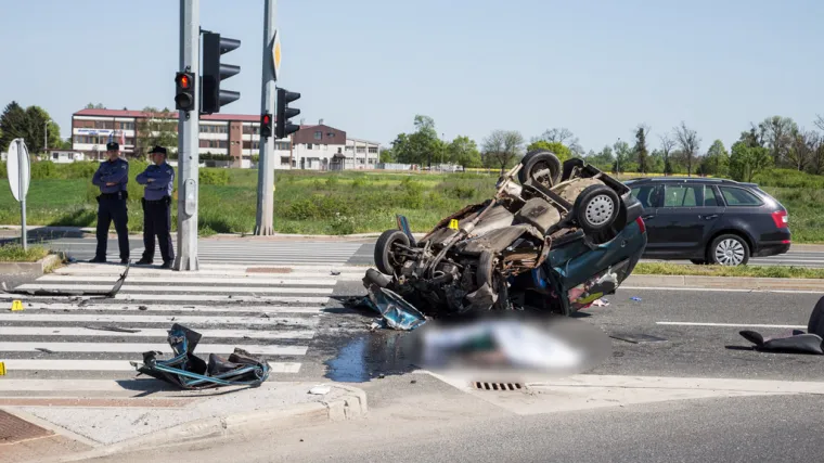Od siline udarca izletio i na mjestu poginuo, Fiat potpuno smrksan