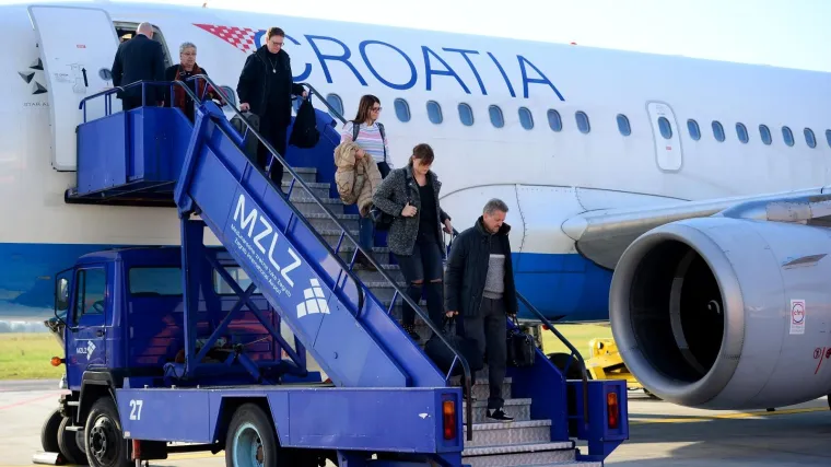 'Avioni sa 174 sjedala prevozili su po 17 putnika i gubili golemi novac'
