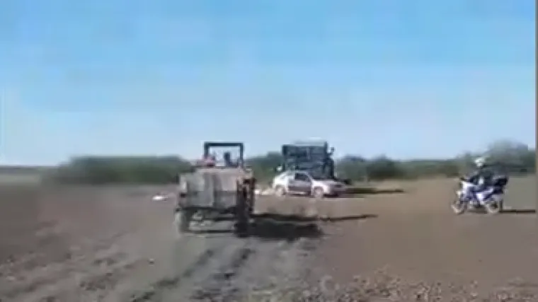 Slavonski Mad Max: vi&scaron;e od dva sata bježao traktorom po njivi od policajca na motoru