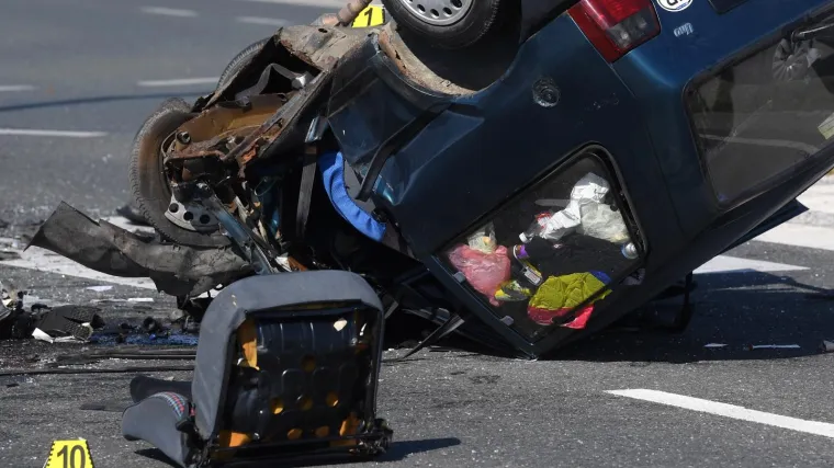 Vozač Fiata projurio kroz crveno, poginula je njegova suvozačica koja je ispala iz automobila