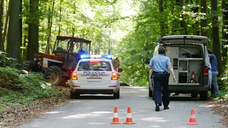 Velika tragedija kod Križevaca: 11-godi&scaron;njak sam vozio traktor pa sletio s ceste