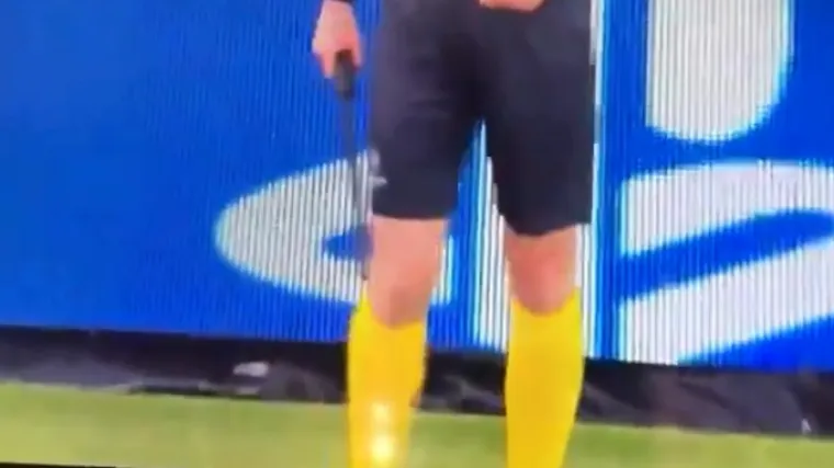 Sudac na Anfieldu doživio malu neugodnost, ali dobro se sna&scaron;ao