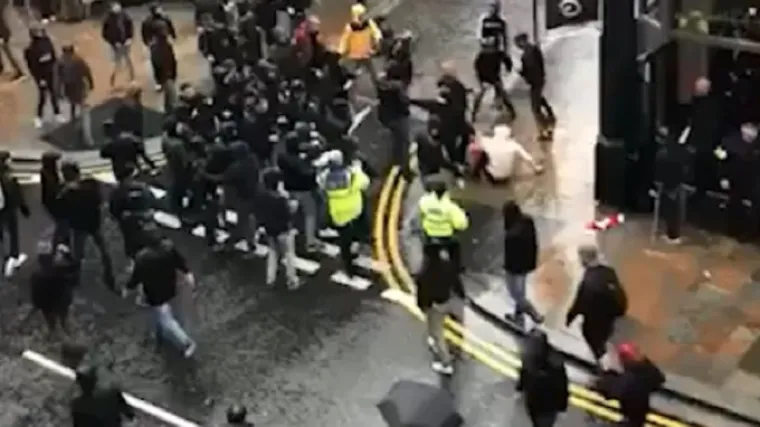 J&uuml;rgen Klopp je molio navijače da se suzdrže nasilja. Nije pomoglo