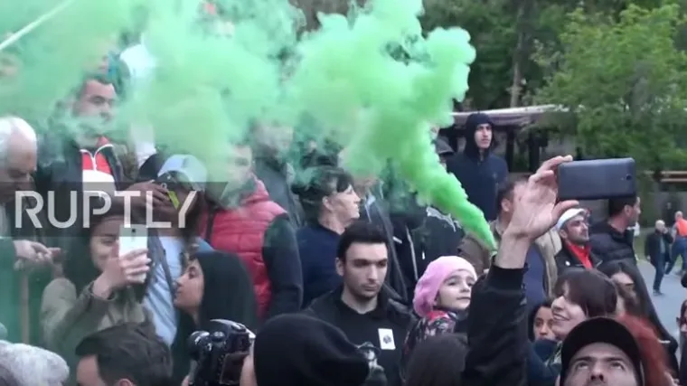 'Mi smo gazde u na&scaron;oj zemlji. Nikol, na&scaron; premijer'