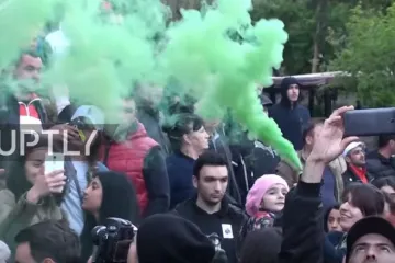 'Mi smo gazde u na&scaron;oj zemlji. Nikol, na&scaron; premijer'