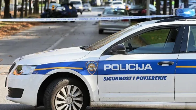 U direktnom sudaru kod Ludbrega kombi i automobil zavr&scaron;ili u jarku: ozlijeđeno petero osoba