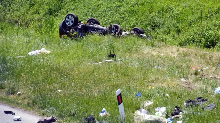 U te&scaron;koj prometnoj nesreći kod Popovače poginula jedna osoba, a dvije su ozlijeđene