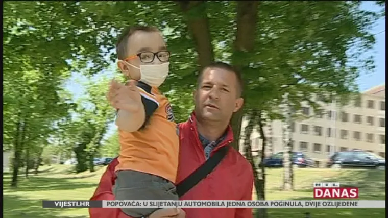 Novi život za 9-godi&scaron;njeg Ivana: napravio prve korake nakon &scaron;to mu je presađen majčin bubreg