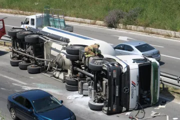 U prevrtanju cisterne ozlijeđen vozač