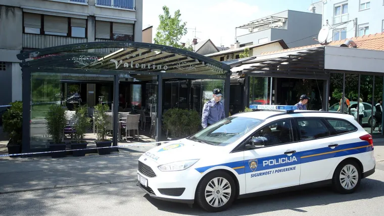 Sišao s motora, izvadio pištolj i upucao muškarca; pomogla mu žena koja je žrtvu poprskala suzavcem