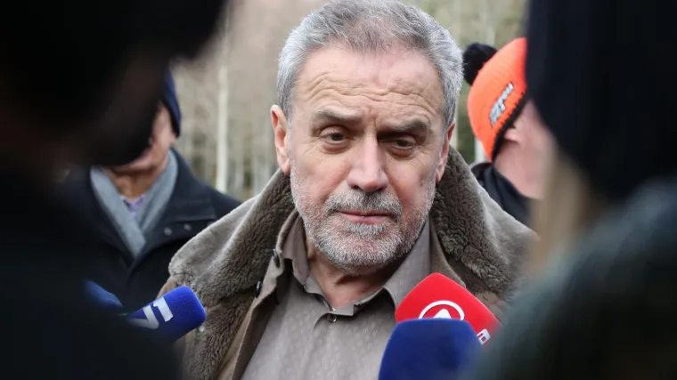 'Interes građana treba staviti ispred interesa politike'