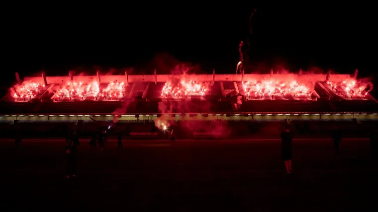 VIDEO Pogledajte bakljadu kojom je navijačka skupina Kohorta iz Osijeka obilježila 30 godina postojanja