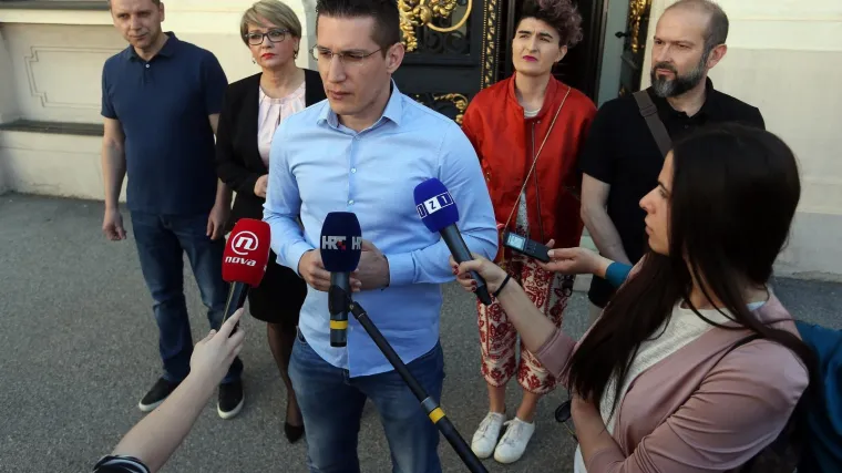 Desnica ru&scaron;i politički sustav: sprema se novi referendum, a ovo su pitanja na koja će odgovarati građani