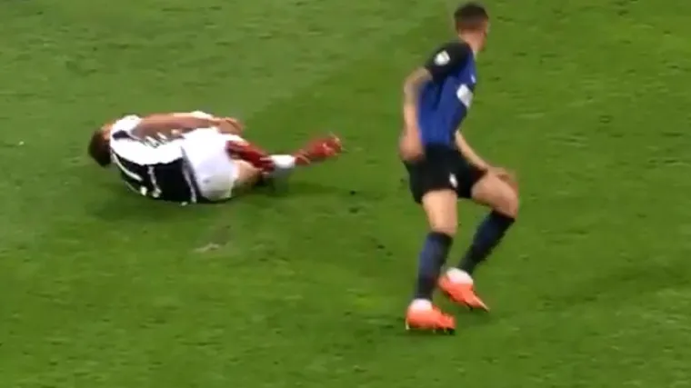 Mandžukićeva noga izgleda užasno nakon &scaron;to ga je nogometa&scaron; Intera nagazio