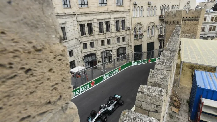 Hamilton pobjedom na VN Azerbajdžana preuzeo ukupno vodstvo