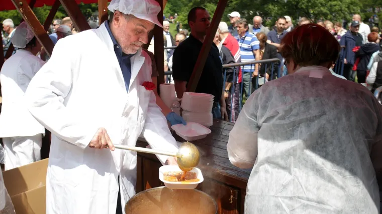 Bandić će u Maksimiru podijeliti 60.000 porcija graha s kobasicom