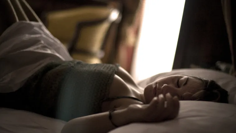 Ovaj položaj kod spavanja može ublažiti menstrualne grčeve tijekom noći