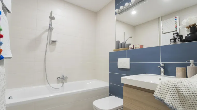 Kako skinuti stari silikon sa kade - savjeti za skidanje silikona s lakoćom